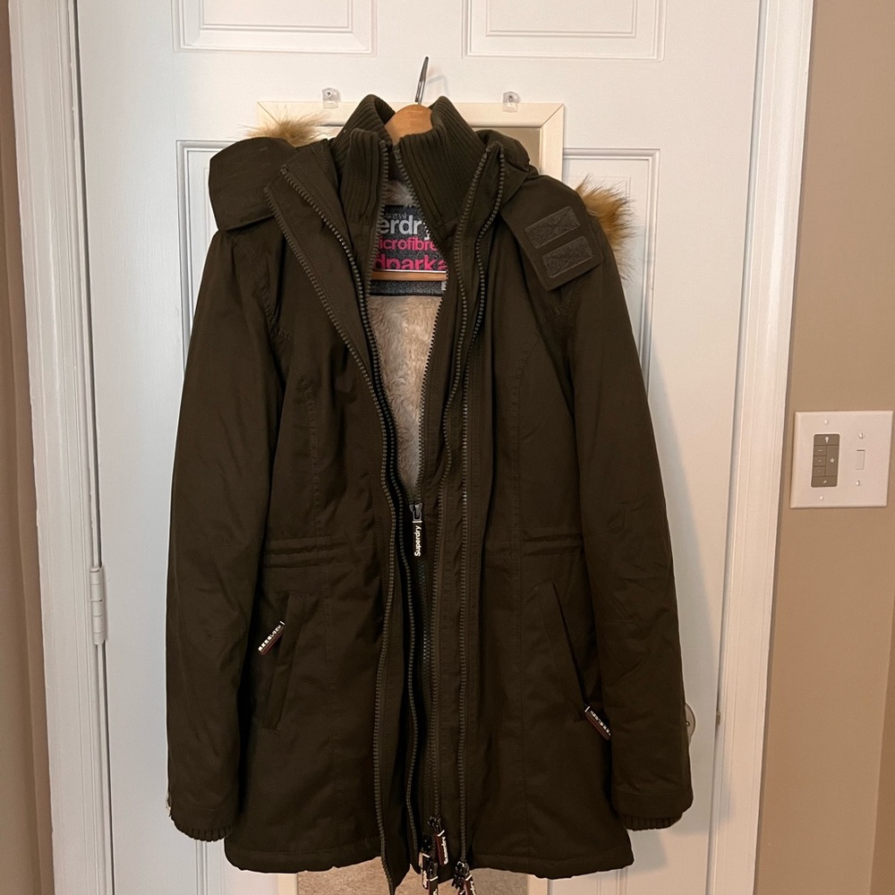 Like New Women’s Superdry Tall Windparka Jacket- Size Small